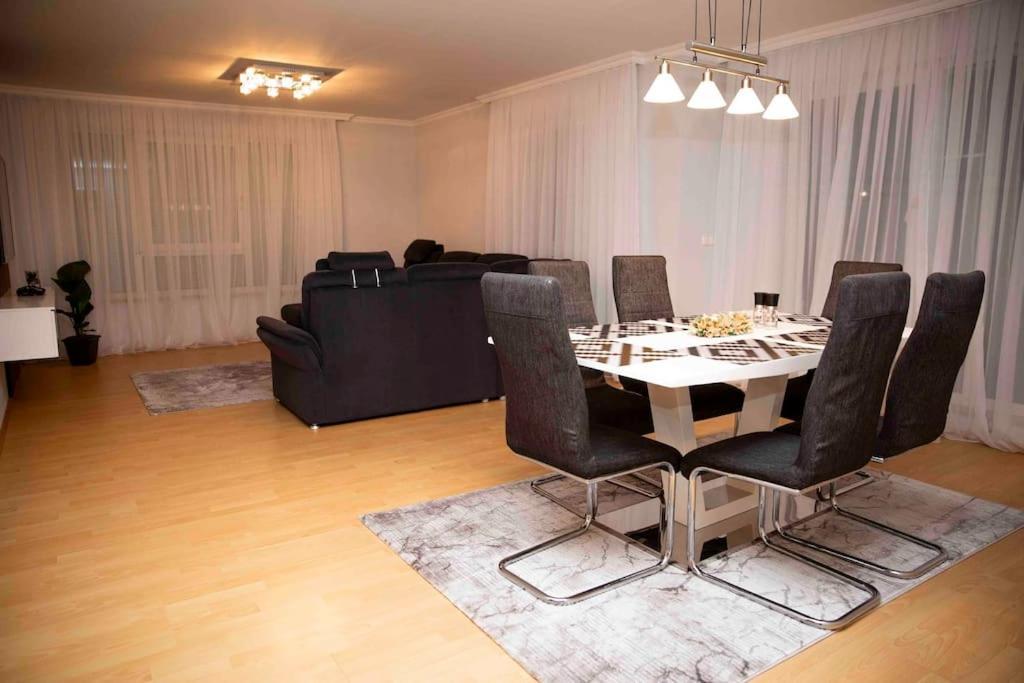 Apartment Deluxe *