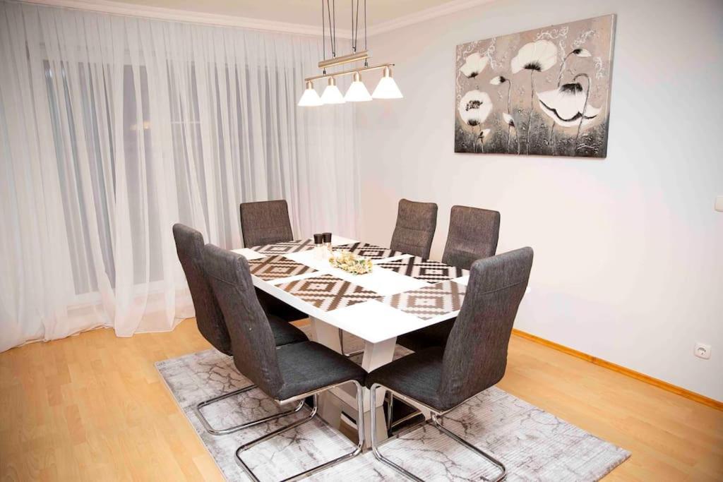 Deluxe Apartment *